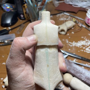 Создание шарнирной куклы - День 23 - Болтовня о спорте и шлифовка. Расчленяем тело