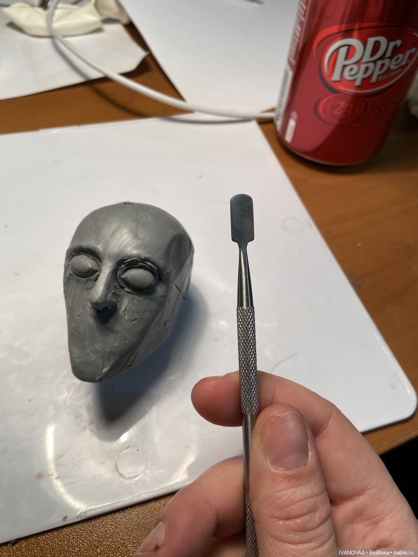 Создание шарнирной куклы. День 43. Леплю новую голову. Сложности с глазами. Рисую свою картину для удовольствия (фото 5)