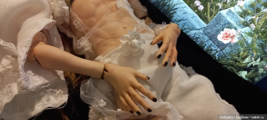 Полежать на траве радость для фарфорового принца, даже если всё происходит в мечтах.