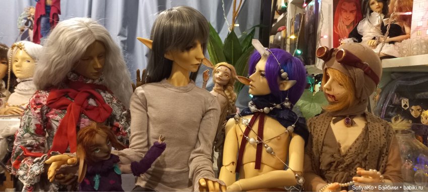 Из коробки сразу знакомиться с обитателями нового дома.