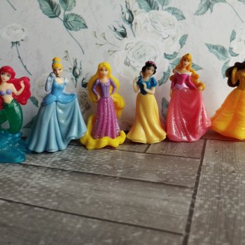 Принцессы из киндер-сюрпризов
