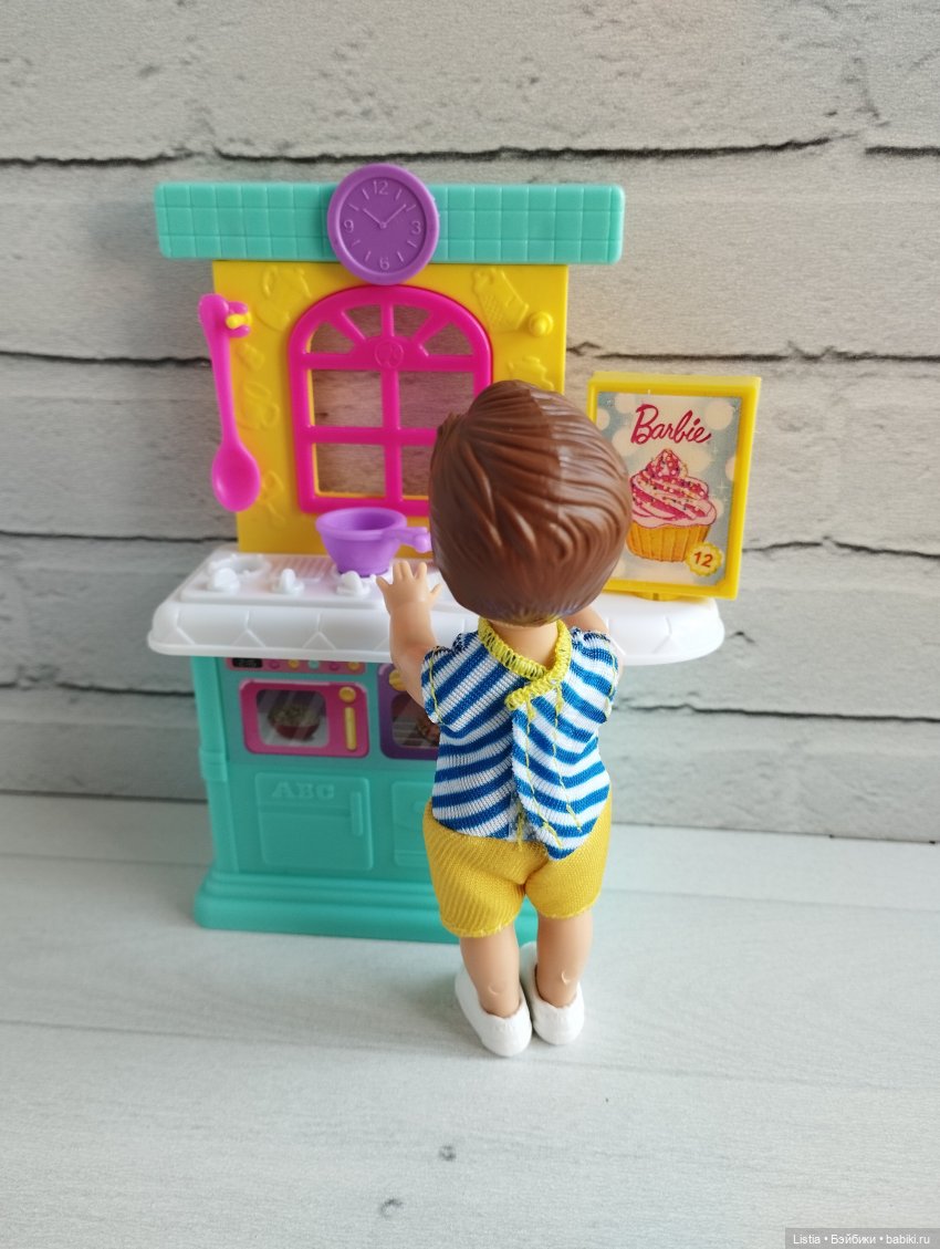 Набор "Малыш на кухне" Barbie Babysitters Inc Toddler & Kitchen Playset (GRP16)