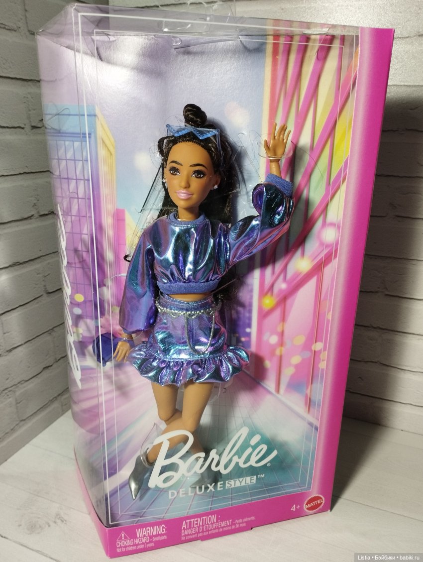 Обзор на Барби Делюкс №7 (Barbie Deluxe Style Blue Metallic Doll (JFP42) 2025) (фото 4)
