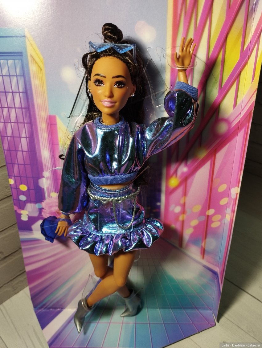 Обзор на Барби Делюкс №7 (Barbie Deluxe Style Blue Metallic Doll (JFP42) 2025) (фото 7)