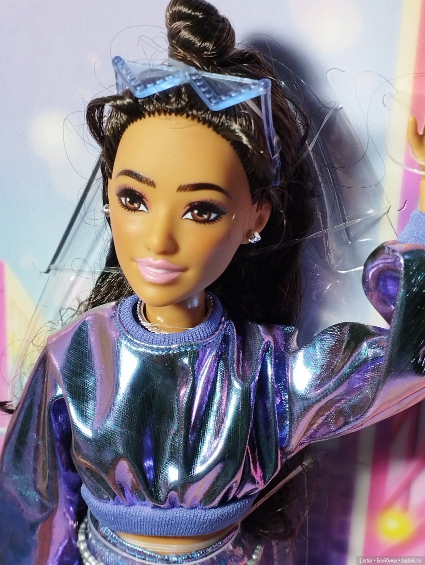 Обзор на Барби Делюкс №7 (Barbie Deluxe Style Blue Metallic Doll (JFP42) 2025) (фото 9)