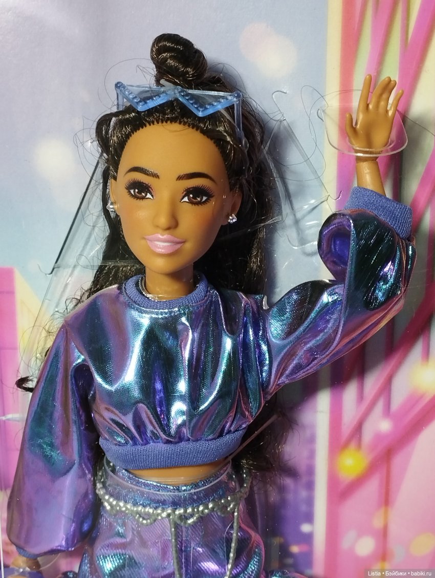 Обзор на Барби Делюкс №7 (Barbie Deluxe Style Blue Metallic Doll (JFP42) 2025) (фото 5)