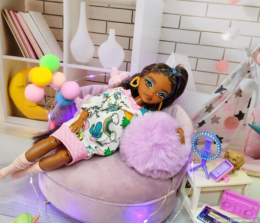 Barbie Dream Besties Brooklyn - девочка-праздник