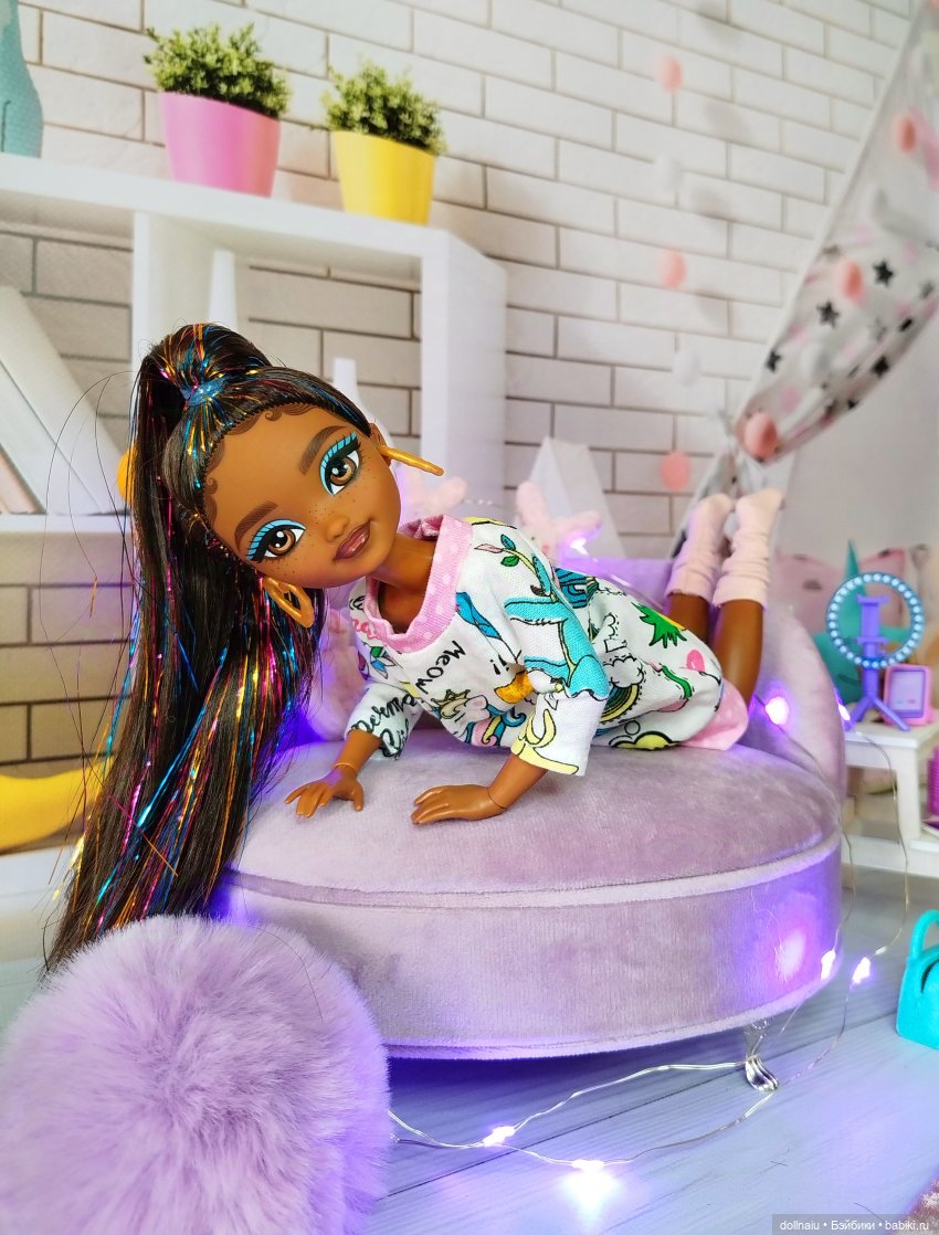 Barbie Dream Besties Brooklyn - девочка-праздник