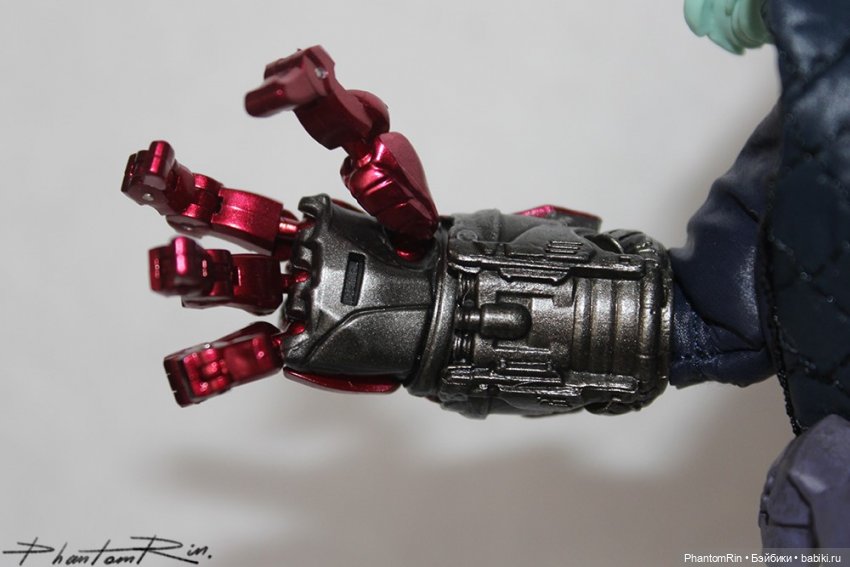 Romankey X COWL - Gun Girl (1/12)