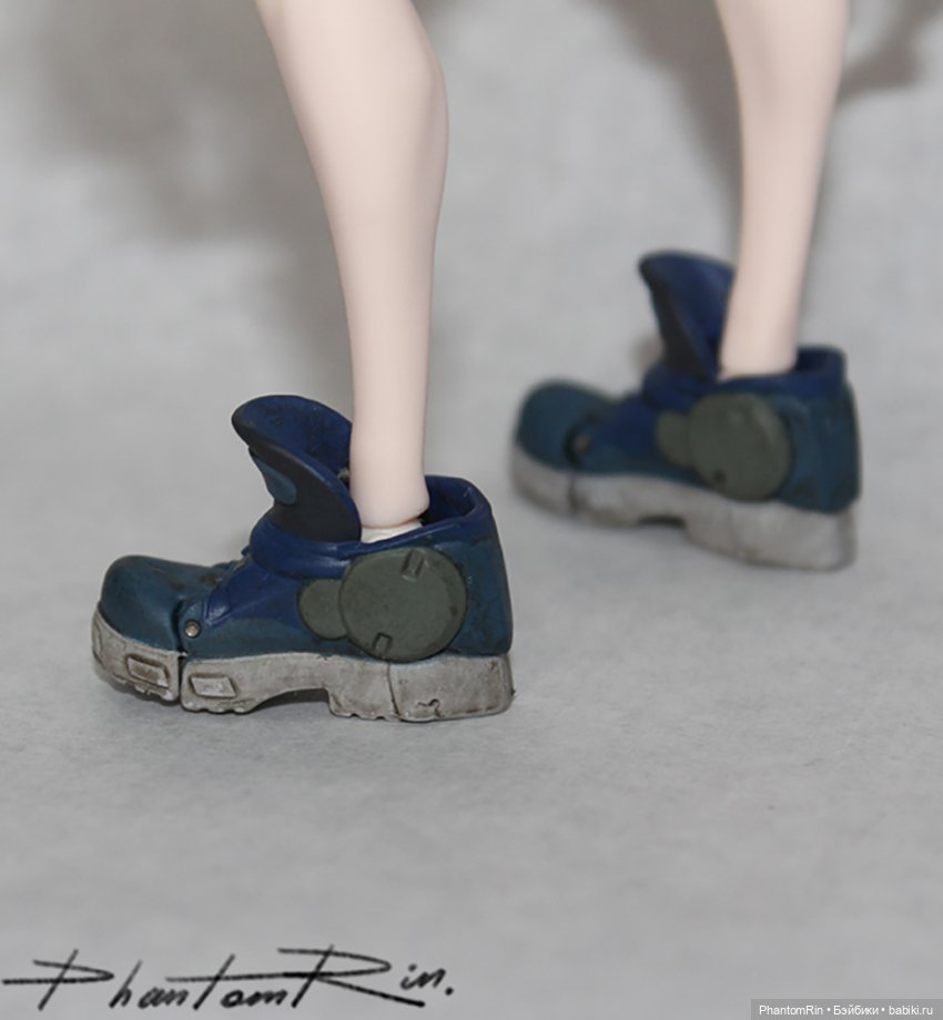 Romankey X COWL - Gun Girl (1/12)