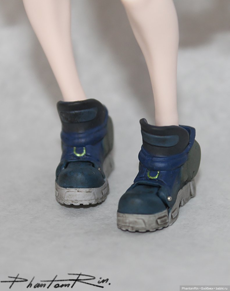 Romankey X COWL - Gun Girl (1/12)