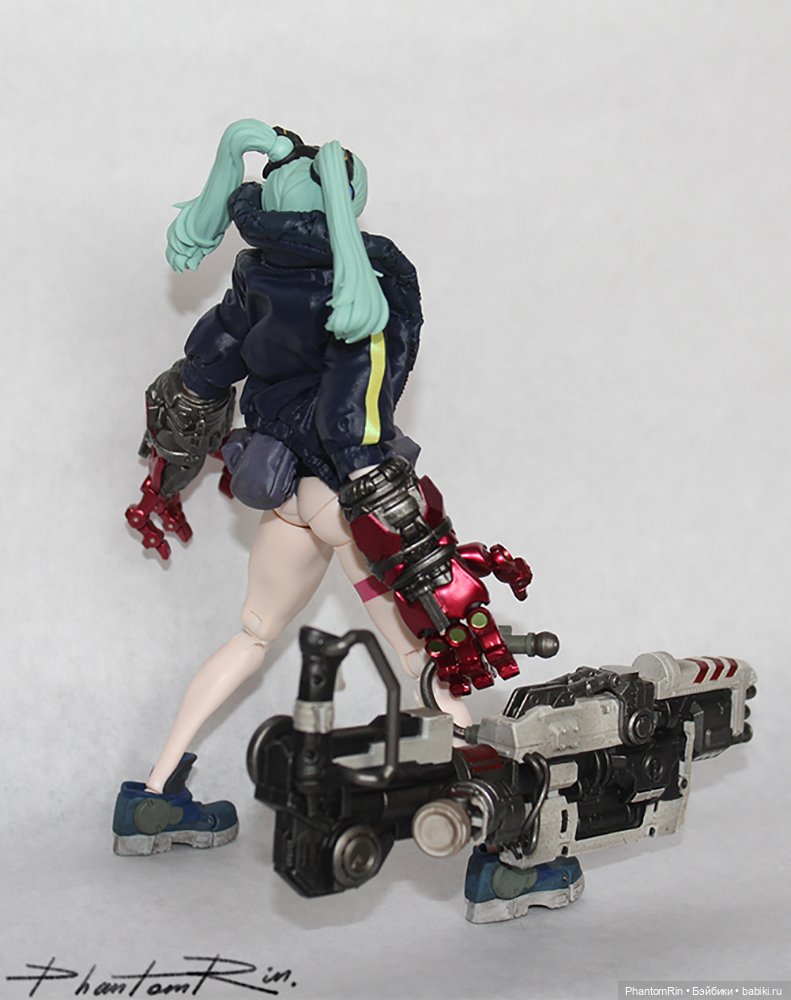 Romankey X COWL - Gun Girl (1/12)