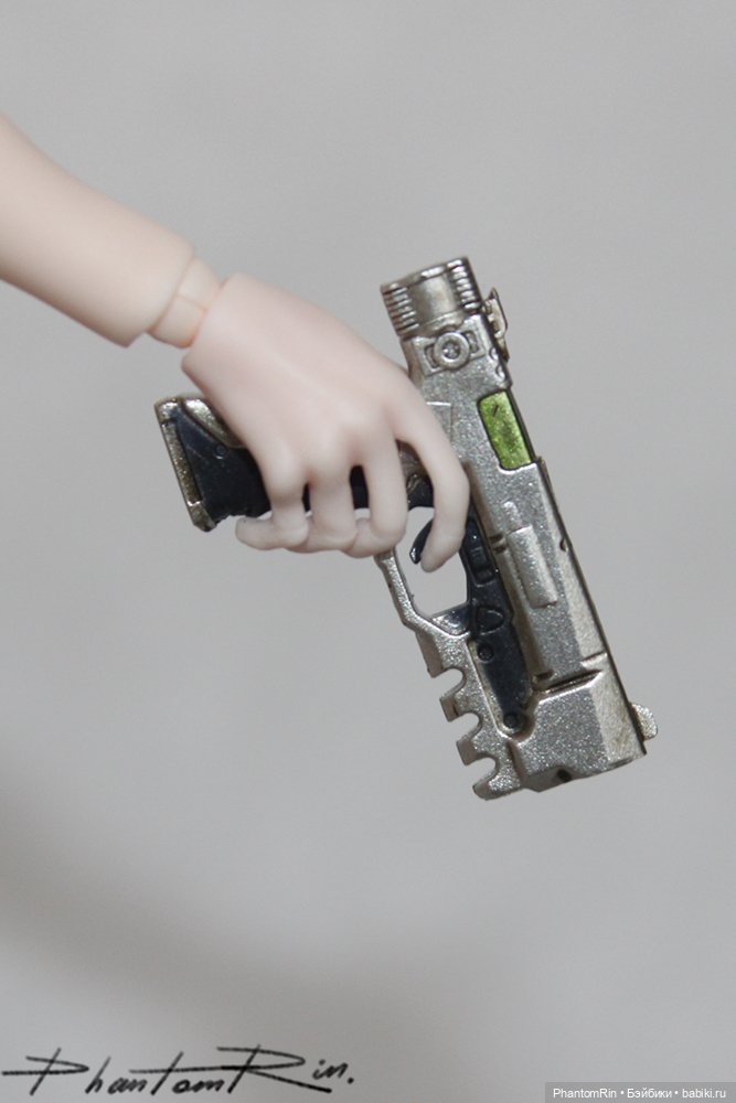 Romankey X COWL - Gun Girl (1/12)