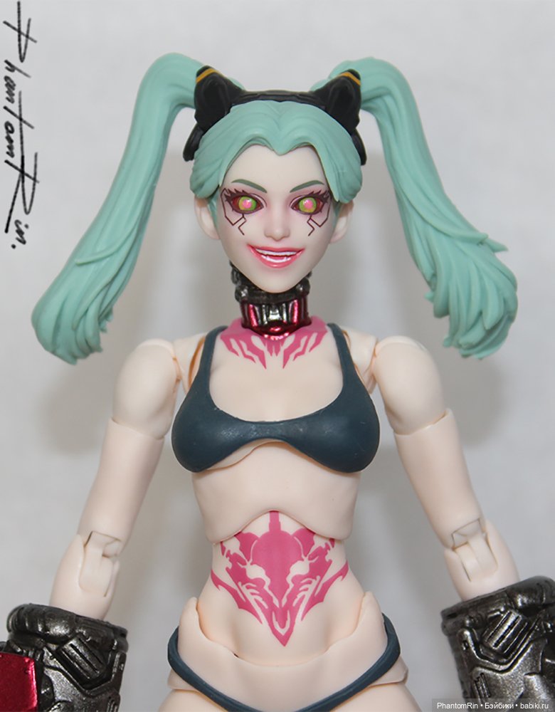 Romankey X COWL - Gun Girl (1/12)