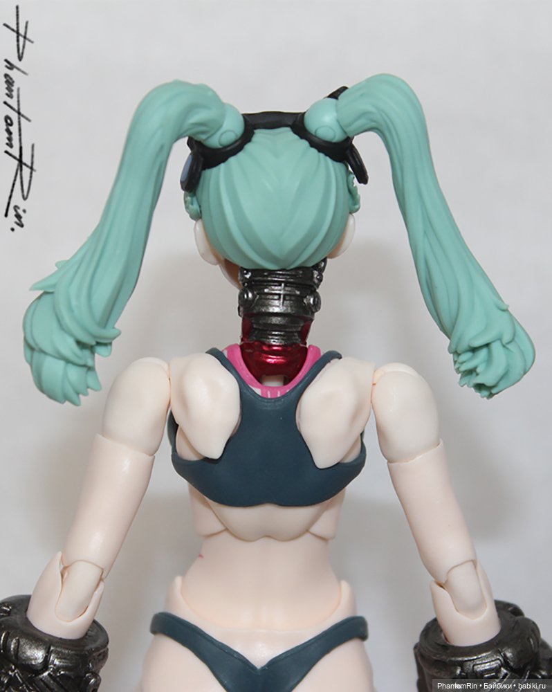 Romankey X COWL - Gun Girl (1/12)