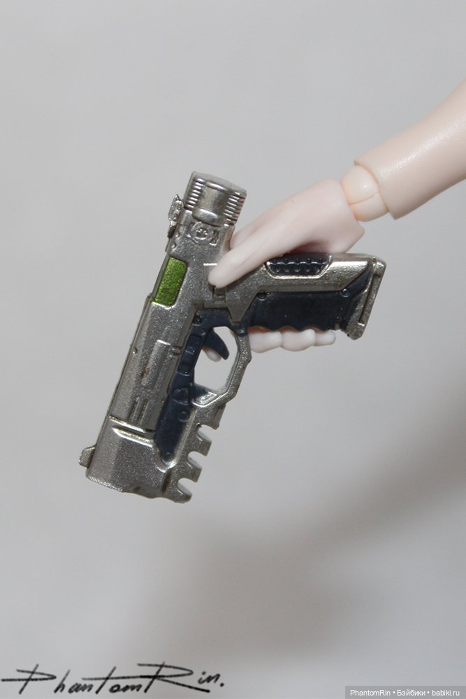 Romankey X COWL - Gun Girl (1/12)