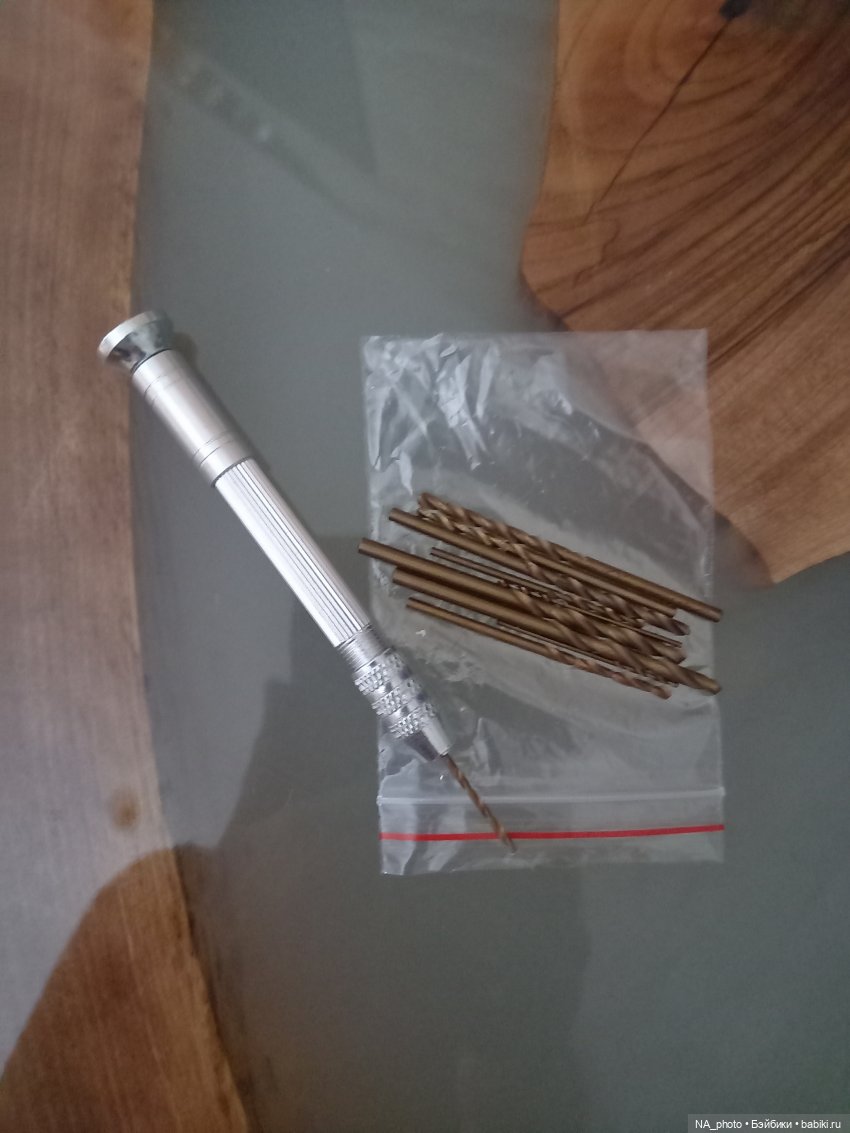 Проколола уши кукле впервые