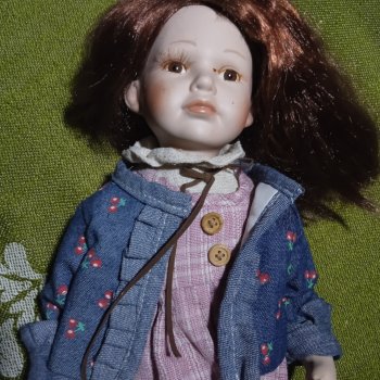 Подскажите какую-то информацию о кукле?