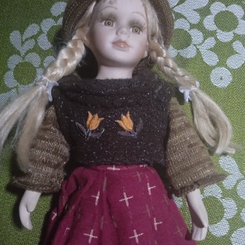 Подскажите какую-то информацию о кукле?