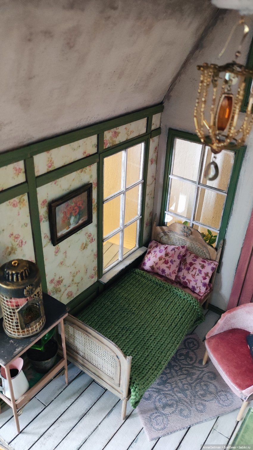 Спальня юной барышни. Миниатюрный кукольный домик масштаба 1/12