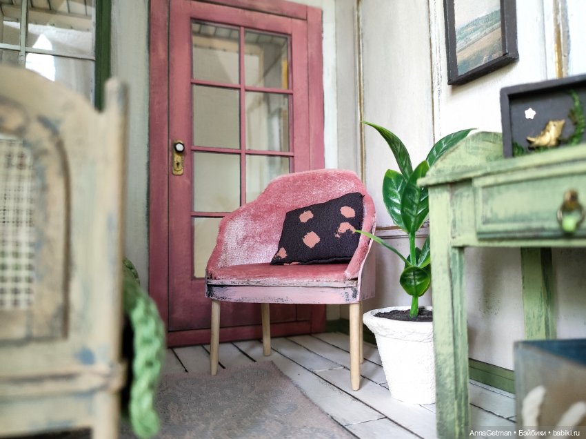 Спальня юной барышни. Миниатюрный кукольный домик масштаба 1/12 (фото 9)