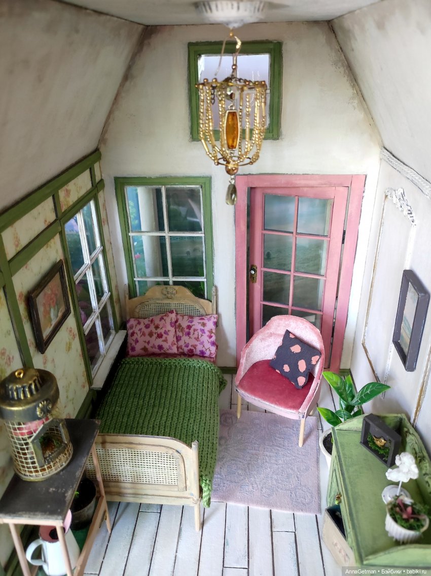 Спальня юной барышни. Миниатюрный кукольный домик масштаба 1/12