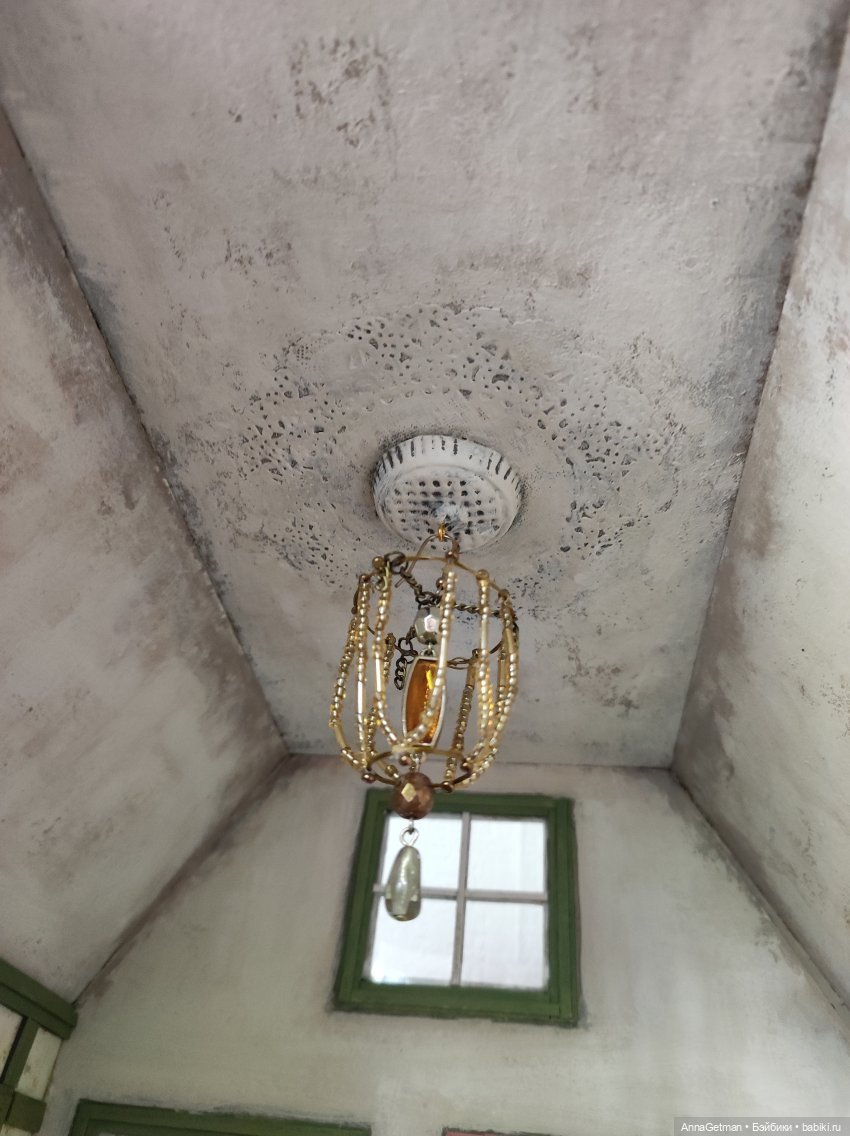 Спальня юной барышни. Миниатюрный кукольный домик масштаба 1/12 (фото 10)