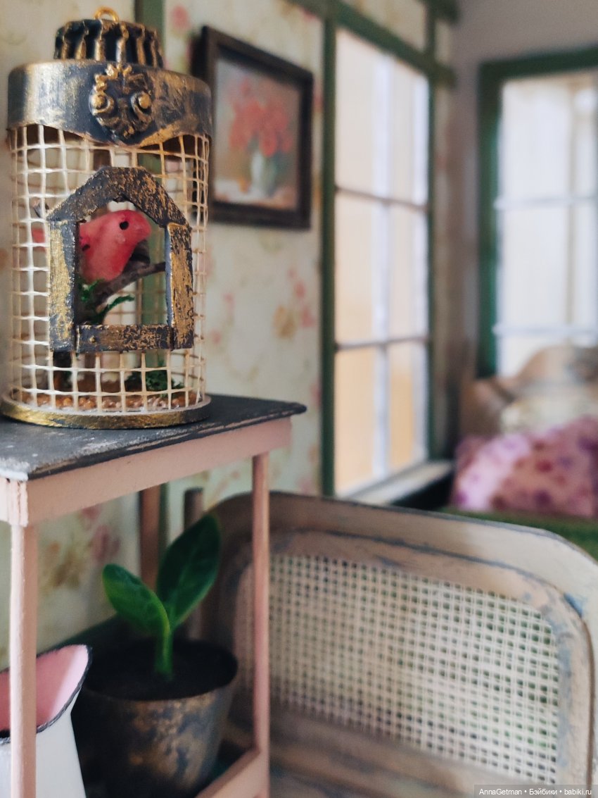 Спальня юной барышни. Миниатюрный кукольный домик масштаба 1/12 (фото 8)