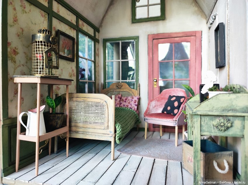 Спальня юной барышни. Миниатюрный кукольный домик масштаба 1/12