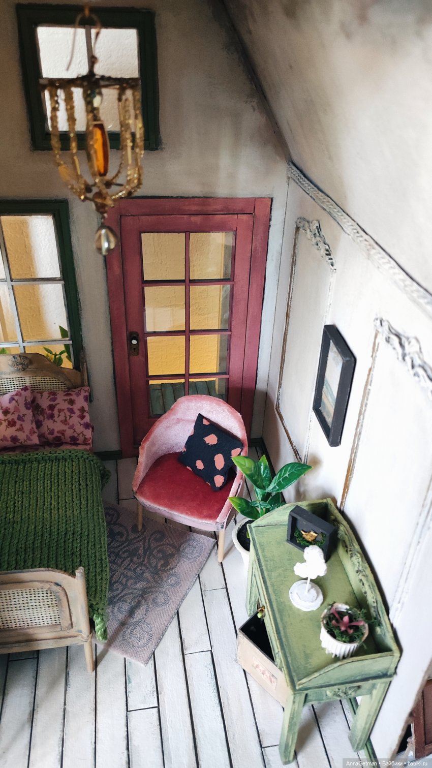 Спальня юной барышни. Миниатюрный кукольный домик масштаба 1/12