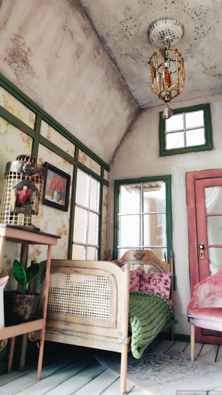 Спальня юной барышни. Миниатюрный кукольный домик масштаба 1/12