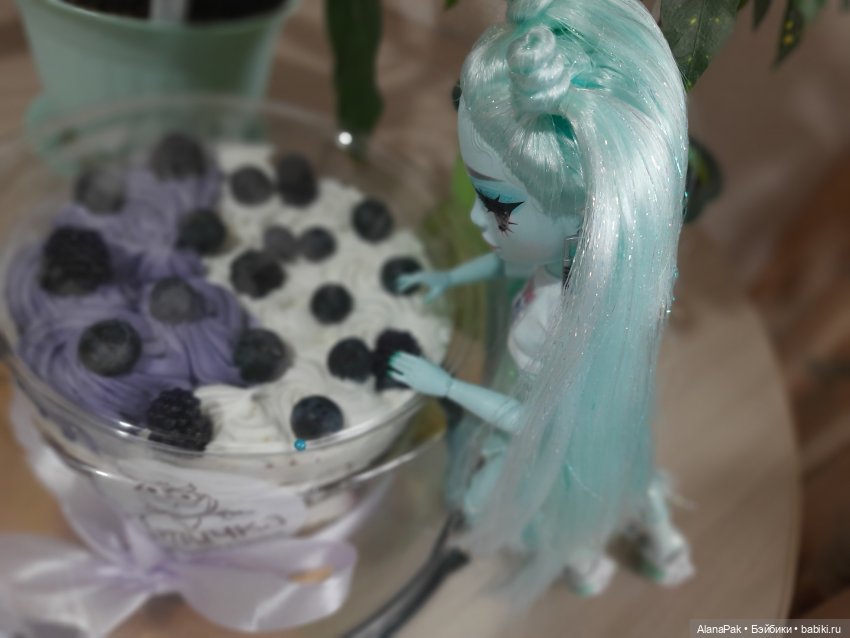Моя первая Радужка - Зуи (Rainbow High - Zooey Electra) | Бэйбики Моя первая Радужка - Зуи (Rainbow High - Zooey Electra) (фото 5)