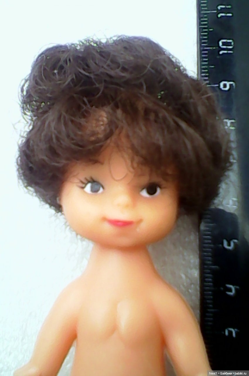 Кто эта девчунька?) или мальчуган?)