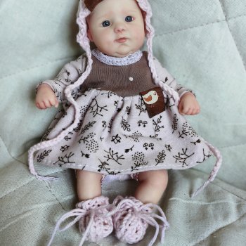 Вот такой красивый наряд сшила своей малышке и решили показаться тут ☺️. Создаю много разной ,уникальной, красивой одежды для кукол