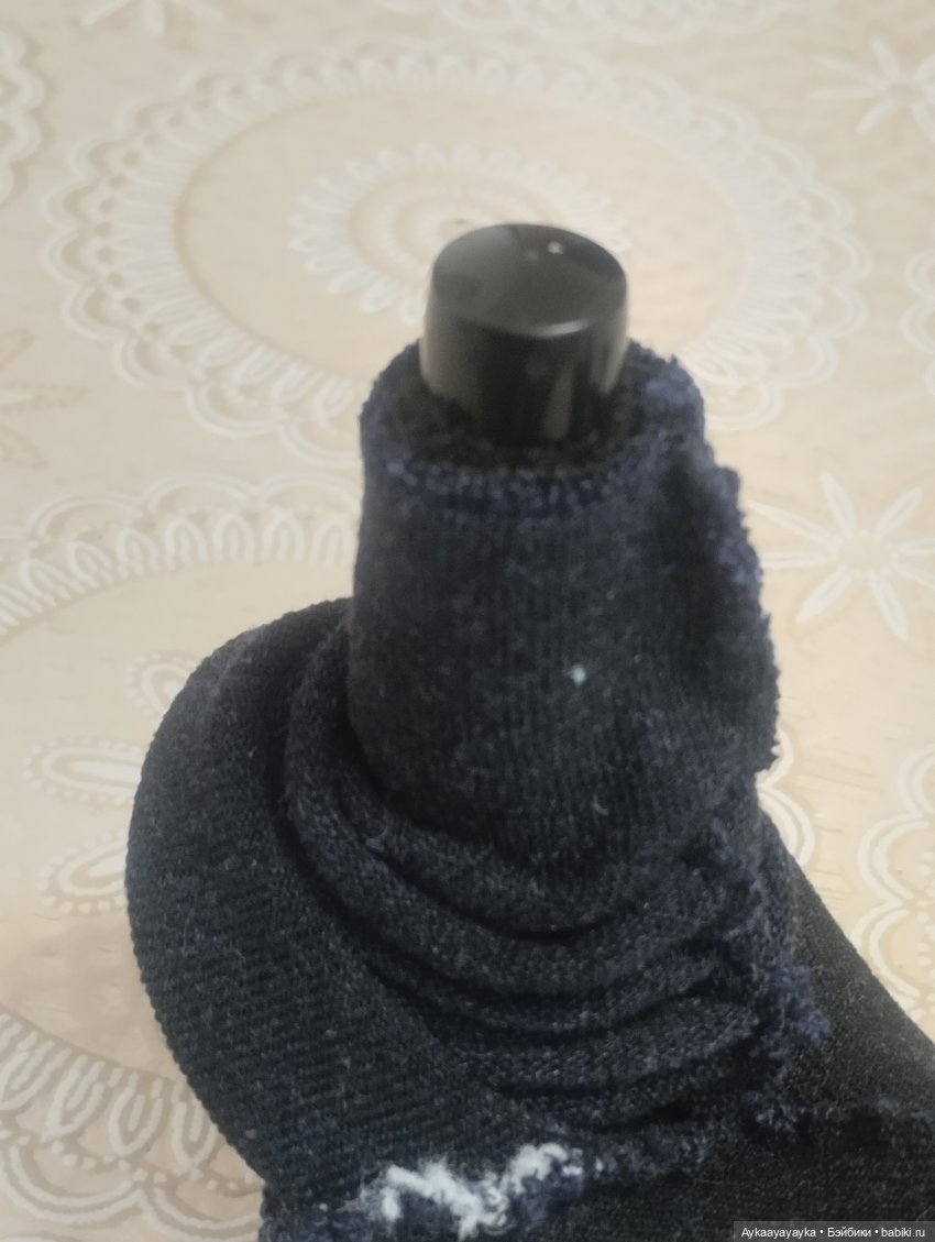 Спортивные штаны из носков для Кена. Инструкция