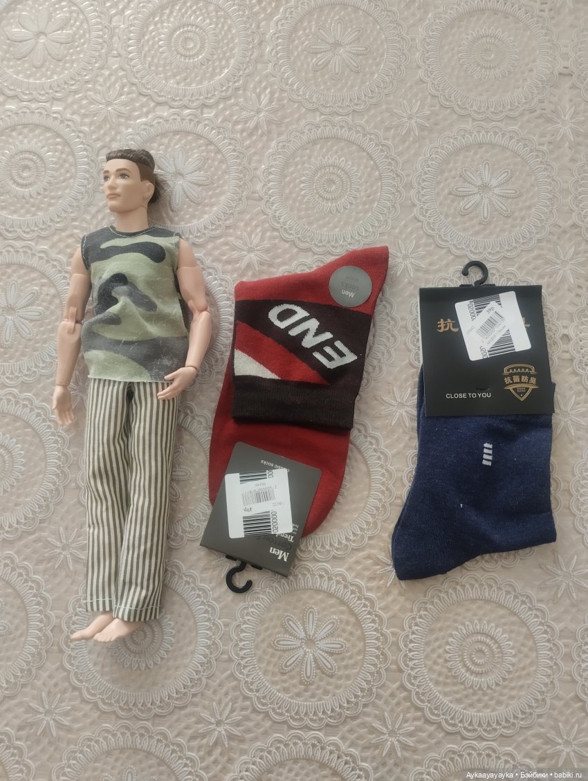 Спортивные штаны из носков для Кена. Инструкция