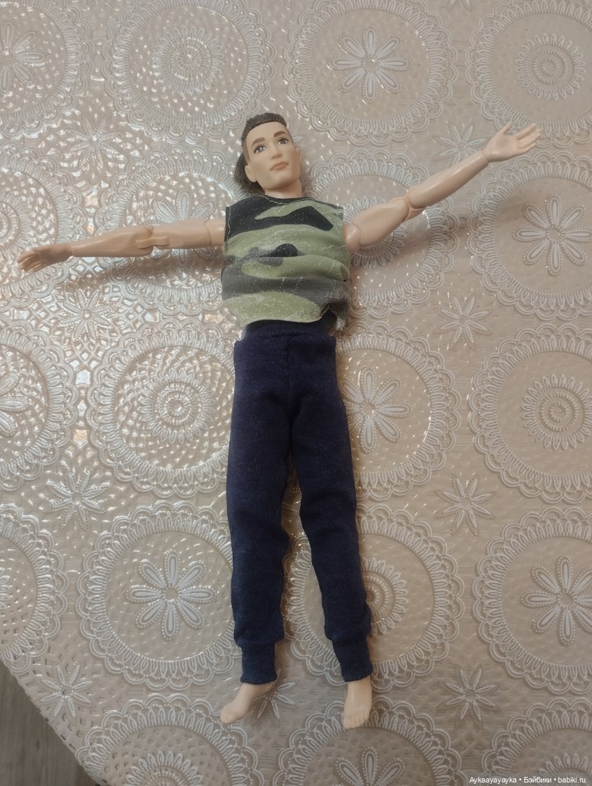 Спортивные штаны из носков для Кена. Инструкция