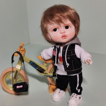 Матвею новый велик купили.