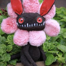 Монстрик Ромашка с заячьими ушами