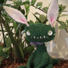 Зеленый заяц монстрик