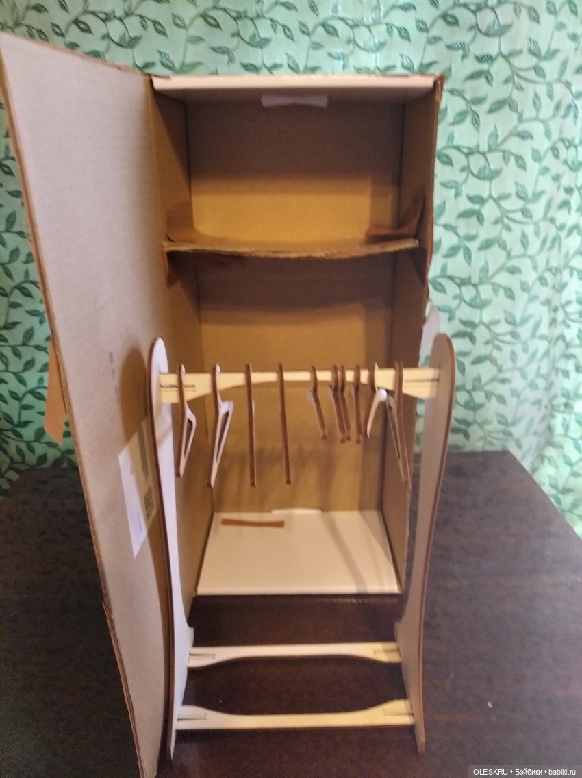 Гардероб для куклы .Более чётко.