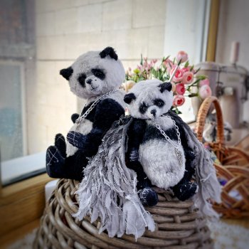 Панда и панда-ангел