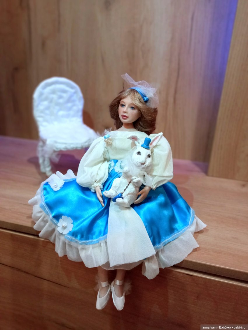 Кукла Алиса в стране чудес