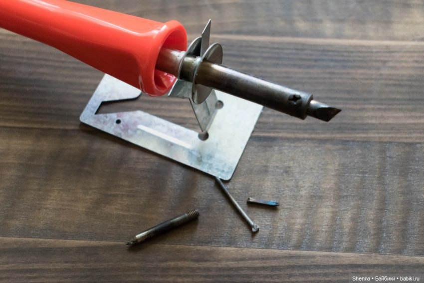 Санаторное лечение: март-апрель. Прошиваем усы игрушке - приводим в порядок волосы - паяем разрывы и диски (фото 10)