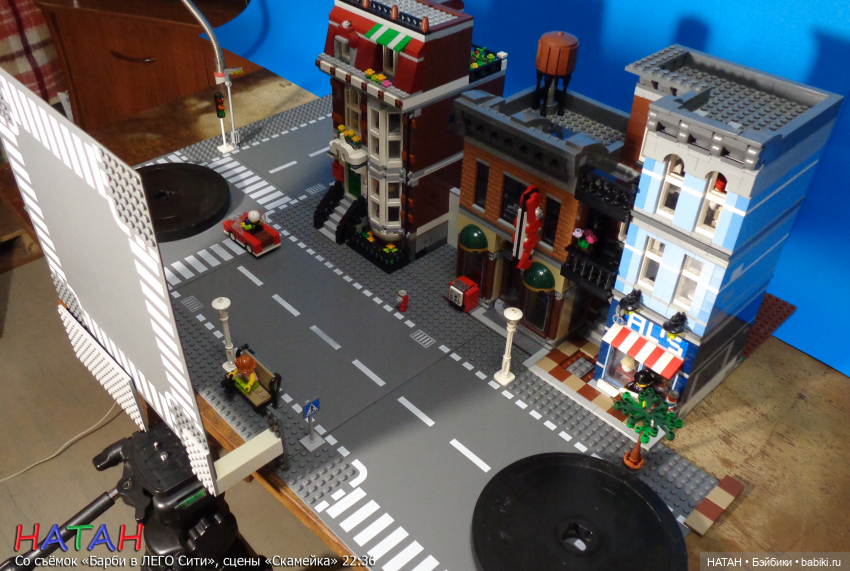 Со съёмок «Барби в ЛЕГО Сити», сцены «Скамейка»