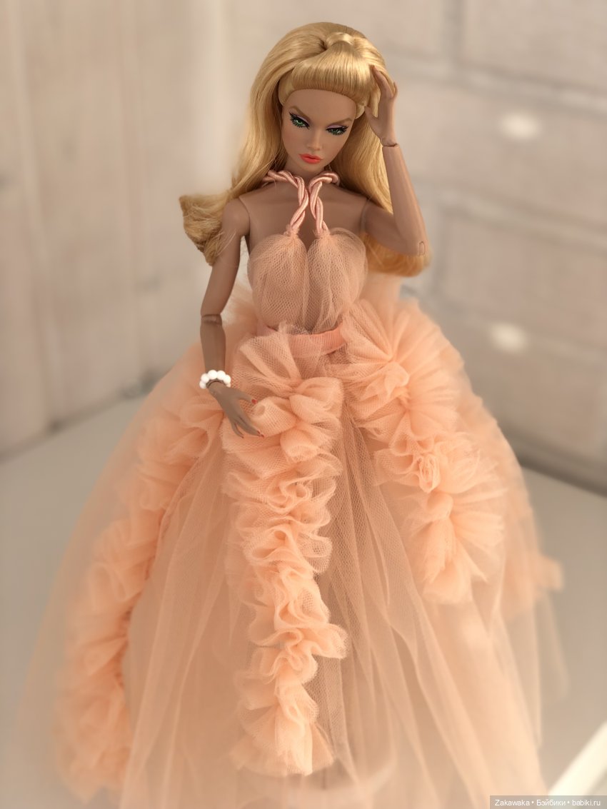 Первое сшитое платье. Реплика с наряда Ванессы Перрин