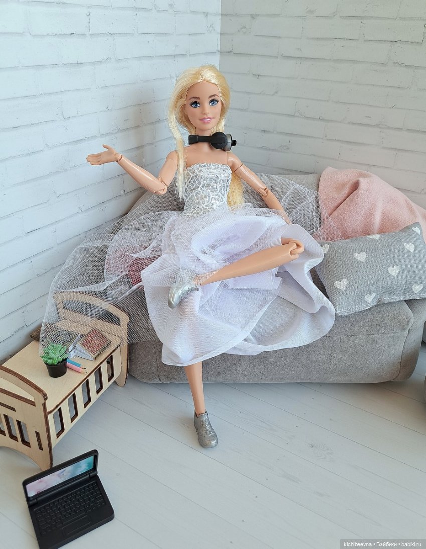 "Да" и "нет" не говори, черный с белым не бери: как наглые девицы на бал собирались