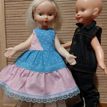 Янис и Мара: вот и на моей улице перевернулся грузовик с куклами