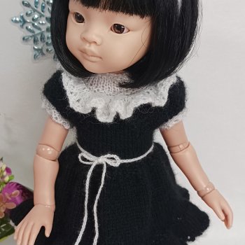 Лиуша примеряет новое платье