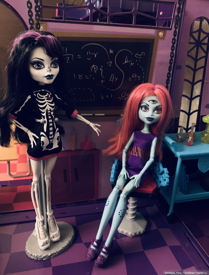 Мой обзор на «Школу монстров» и обзор на коллекцию монстров и куколок формата монстров (фото 4)